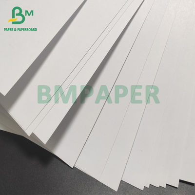 Weißes glattes Offsetpapier 70# 610 x 860mm unbeschichtetes Druckpapier