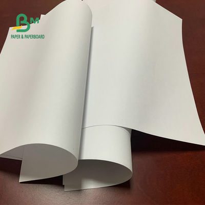 Glatte weiße Bondpapierrollenoberflächenhelligkeit glich unbeschichtetes 60g 80g für Notizblock aus