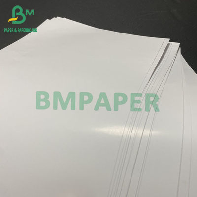 Papier 150gsm 157gsm Chromocoat im Blatt-Paket, das 640 x 900mm 700 x 1000mm verpackt