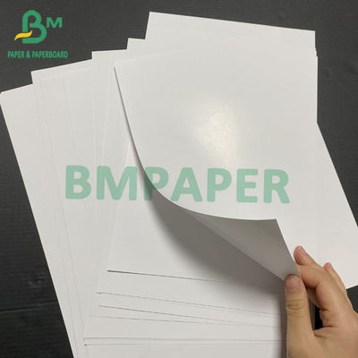 Papier 150gsm 157gsm Chromocoat im Blatt-Paket, das 640 x 900mm 700 x 1000mm verpackt