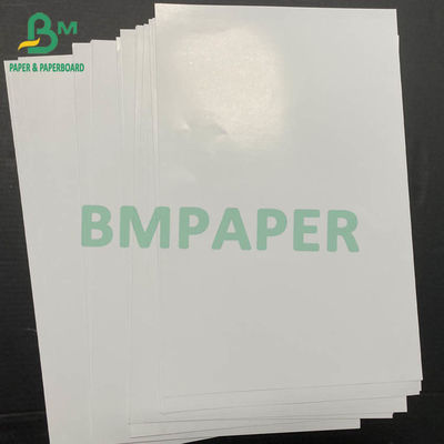 Papier 150gsm 157gsm Chromocoat im Blatt-Paket, das 640 x 900mm 700 x 1000mm verpackt