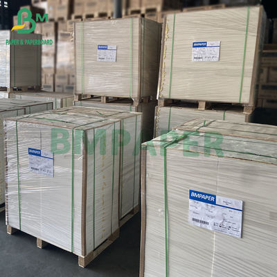 Papier 150gsm 157gsm Chromocoat im Blatt-Paket, das 640 x 900mm 700 x 1000mm verpackt
