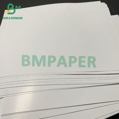 157gsm weißer Art Paper C1S C2S 54 Zoll breite X 210m Längen-3 Zoll Kern-