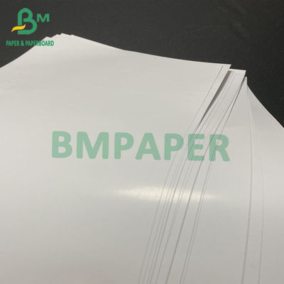 157gsm weißer Art Paper C1S C2S 54 Zoll breite X 210m Längen-3 Zoll Kern-