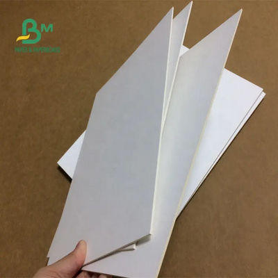 Beschichtende lamellierte weiße Pappe bedeckt 72 x 102cm 1mm 2mm 3mm für Geschenkbox