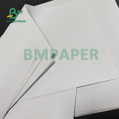 unbeschichtetes weißes Woodfree Bondpapier 50gsm 55gsm für Buch-Drucken 66 x 106cm