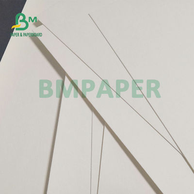 0.7mm 1mm unbeschichtetes Küstenmotorschiff Papier für Getränke 455mm x 570mm Elfenbein-Weiß