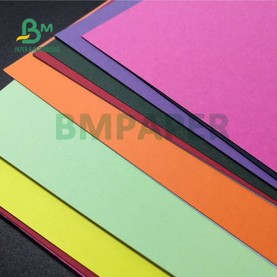 230 gm Mehrfarbiges Kartonpapier Bindedeckel Hohe Steifigkeit 22 &quot;x 28&quot;