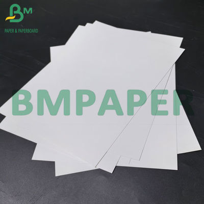 300 g doppelseitig beschichtetes Kartonpapier mit schwarzem Kern