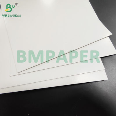 1 mm 1,5 mm weiß beschichtetes Triplex-Papierbrett für Kleidungskisten 24 x 36 Zoll