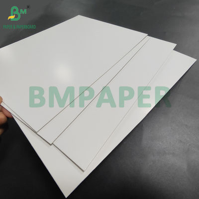 1 mm 1,5 mm weiß beschichtetes Triplex-Papierbrett für Kleidungskisten 24 x 36 Zoll