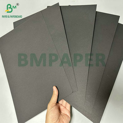 400 Gramm 450 Gramm unbeschichtetes Massivschwarzes Zellstoffpapier für den Fotoraum 400 x 400 mm