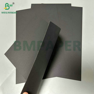 400 Gramm 450 Gramm unbeschichtetes Massivschwarzes Zellstoffpapier für den Fotoraum 400 x 400 mm