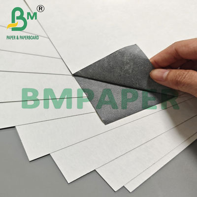 300 g schwarzer Kern verglaster Finish-Material Spielkartenpapier 494 x 685 mm