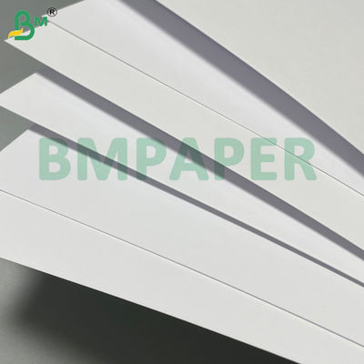 420 g/m² 450 g/m² Hohe Zugfestigkeit Glattes weißes SBS-Kartonboard Jungfräulich unbeschichtet beidseitig für Verpackungskartons Kunstbücher