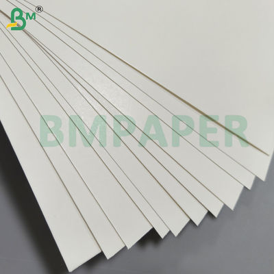 Einseitig beschichteter fettbeständiger Karton mit unbeschichtetem weißem Rücken 275 g/m²