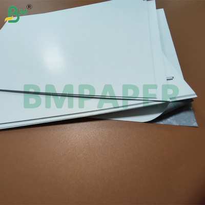 310 g/m² 320 g/m² Glänzendes C2S-Papier mit schwarzem Kern für Spielkarten A3 A4 Hohe Opazität