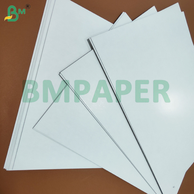 310 g/m² 320 g/m² Glänzendes C2S-Papier mit schwarzem Kern für Spielkarten A3 A4 Hohe Opazität