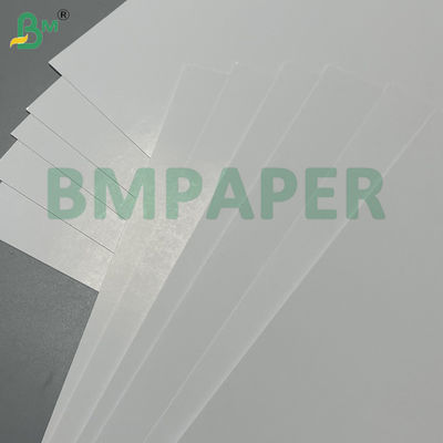 300g-330g Blauer Kern Glatte Haltbarkeit Öko-freundliches weiß beschichtetes Pokerpapier zur Herstellung von Spielkarten