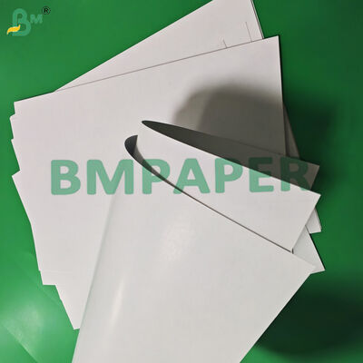 300GSM 310GSM Spielkartenkarton Glatte Oberfläche Schwarzer Kern 640 x 900mm