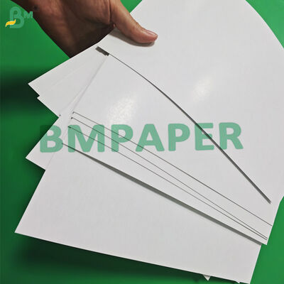 300GSM 310GSM Spielkartenkarton Glatte Oberfläche Schwarzer Kern 640 x 900mm
