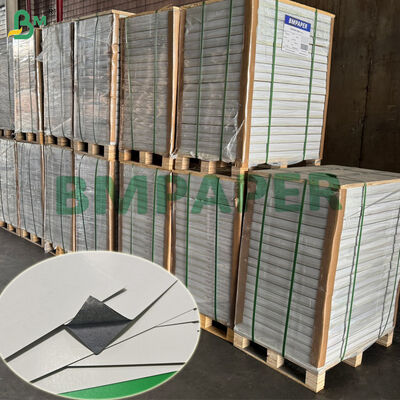 300GSM 310GSM Spielkartenkarton Glatte Oberfläche Schwarzer Kern 640 x 900mm
